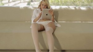 Solo bubble butt teen masturbation