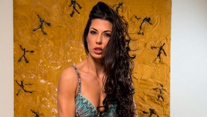 Joy Bear: Shaved brunette Alexa Tomas wants real fucking