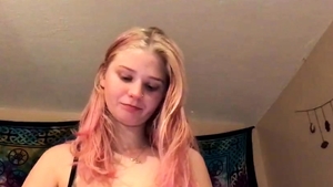 Oriental amateur goes for softcore pussy sex in HD