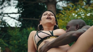 MariskaX: Creampied outdoors