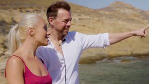 Tushy Raw: Beautiful babe digs gaping in HD