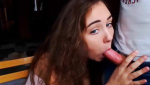 Pretty babe loves homemade sloppy fucking on web-cam HD