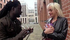 Bums Bus - Amateur Freddy Gong alongside very hawt Daisy Lee