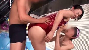 Super sensual stepmom erotic orgasm in the pool