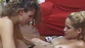 Lesbians pussy licking