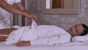 Relaxxxed: Babe Victoria Sweet bends over