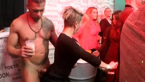 Party Hardcore: Group sex in club