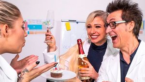 Hitzefrei - Mia Blow shaved blonde babe gaping solo