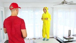 Exxxtra Small: Freya Von Doom digs hard slamming