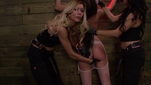 Strapon Squad: Fabulous Brooklyn Daniels fingering video