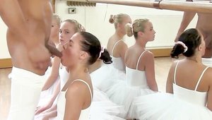 Club Sweethearts: Petite Vinna Reed group sex sex video