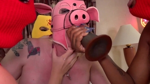 Alt Erotic - Tattooed lesbo pussy rubbing