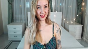 Inked amateur masturbating live on cam